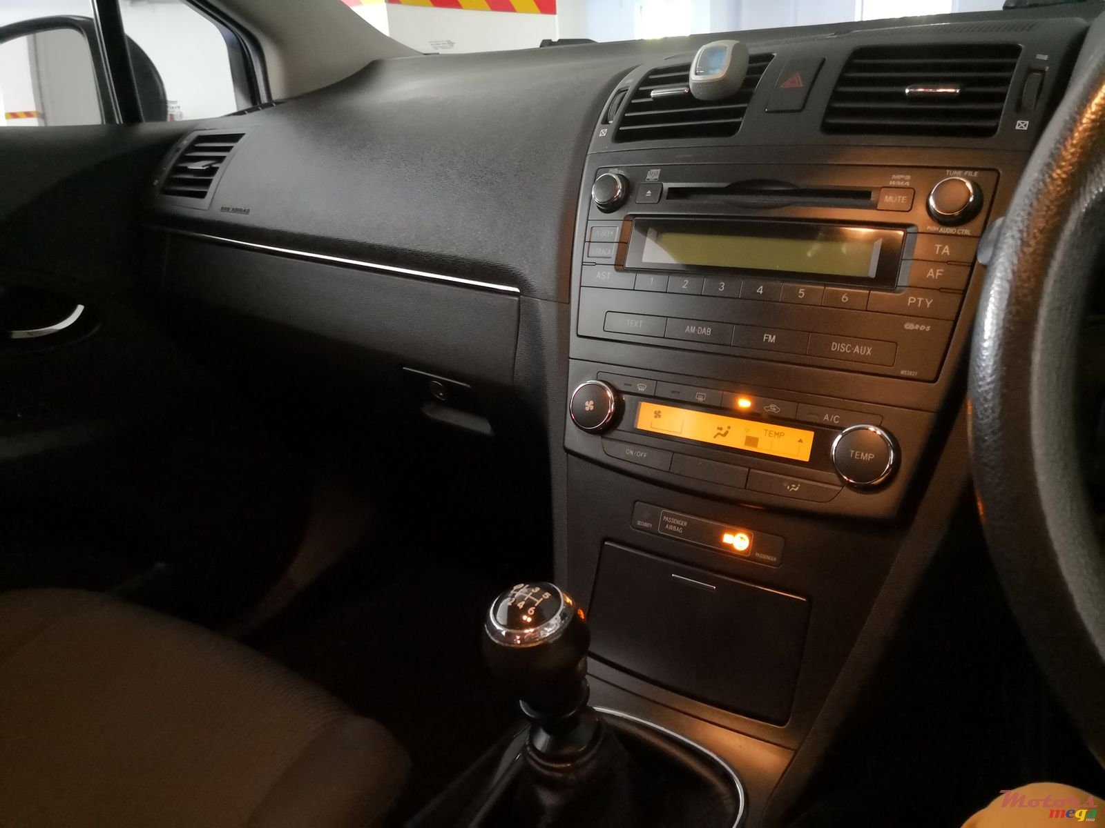 2009' Toyota Avensis photo #4