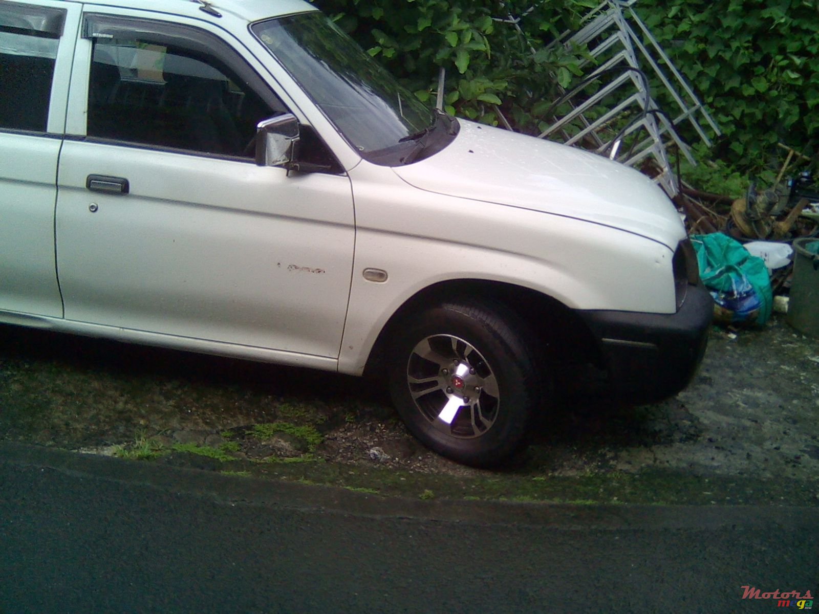 2002' Mitsubishi L 200 photo #2