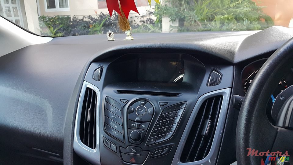 2012' Ford Focus photo #3