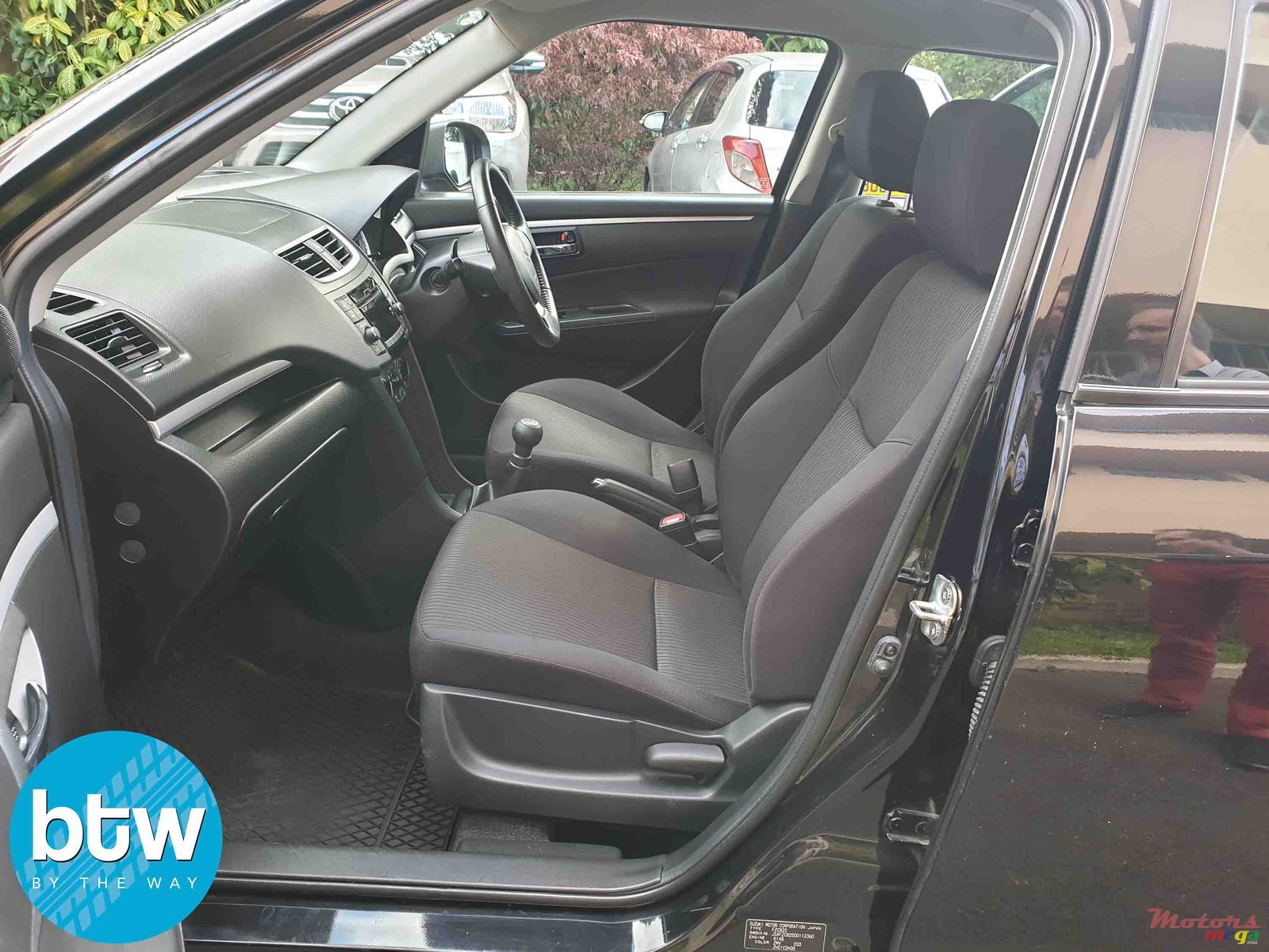 2011' Suzuki Swift Japan photo #4