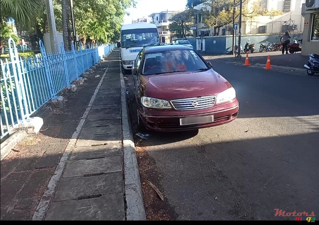2005' Nissan Sunny photo #1