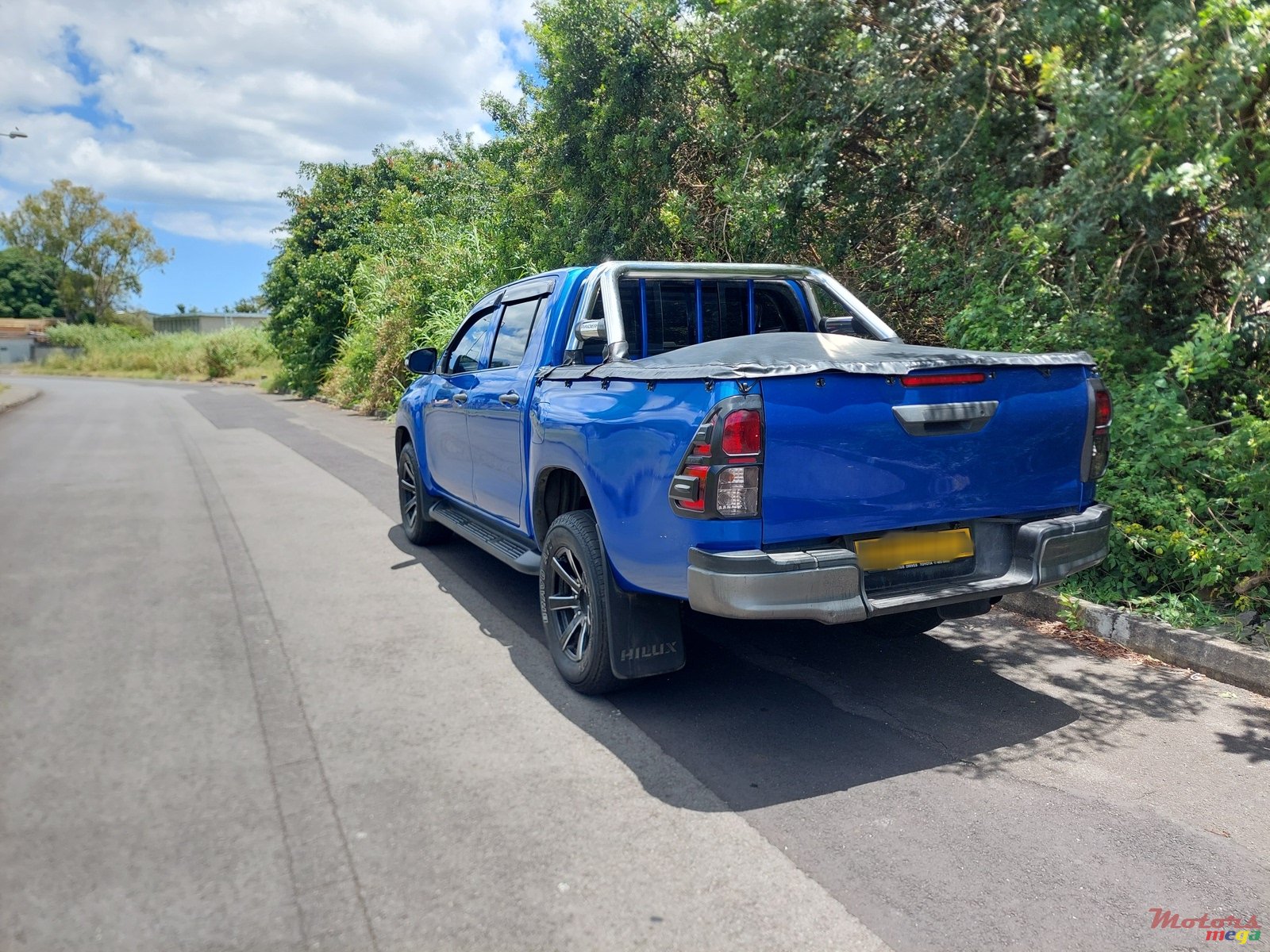 2017' Toyota Hilux photo #2