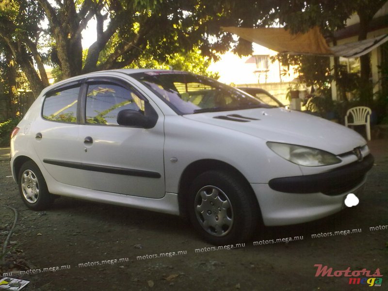 2001' Peugeot photo #1