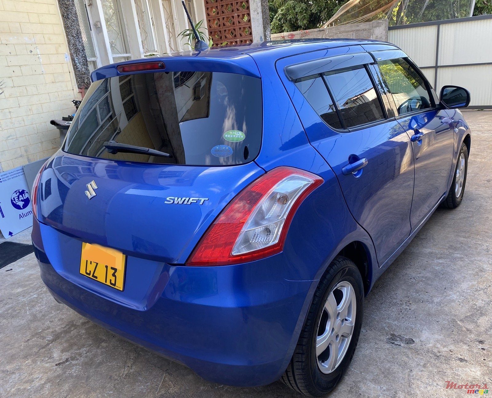 2013' Suzuki Swift Auto photo #4