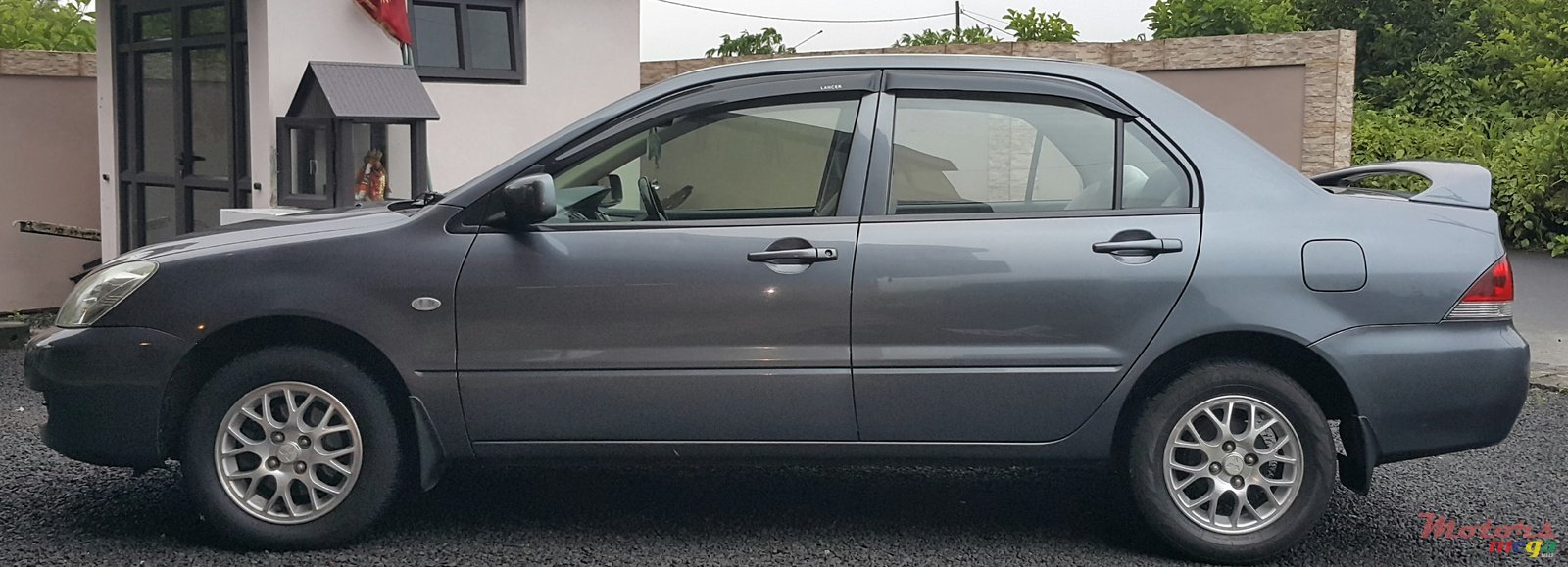 2009' Mitsubishi Lancer photo #1