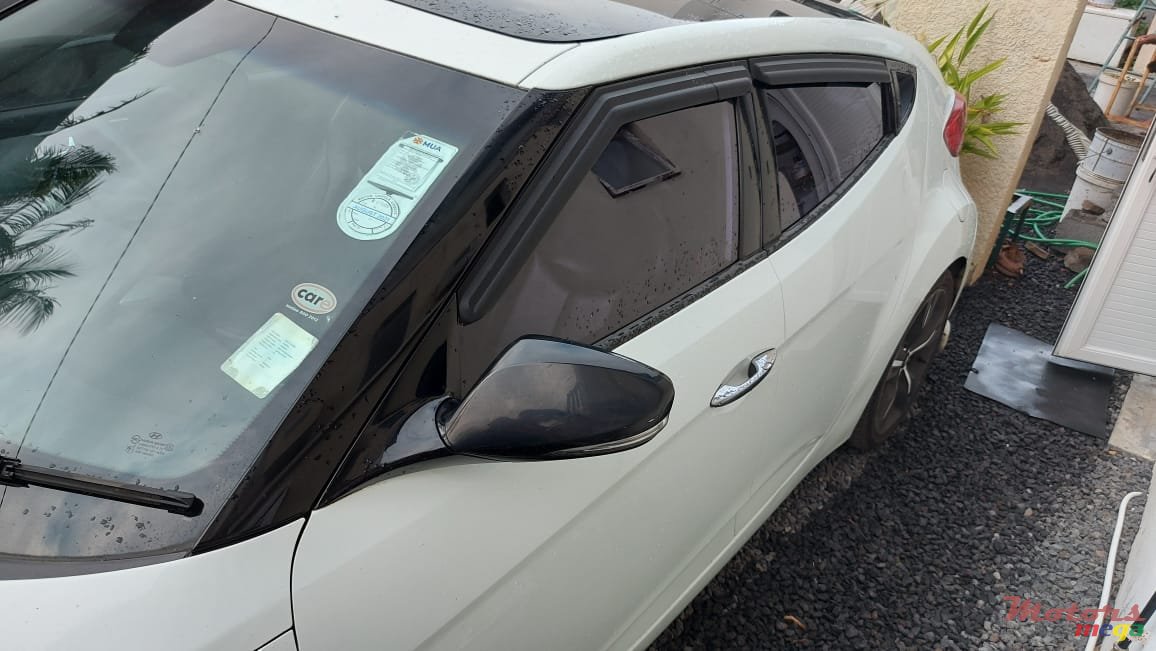 2012' Hyundai Veloster Full Option photo #1