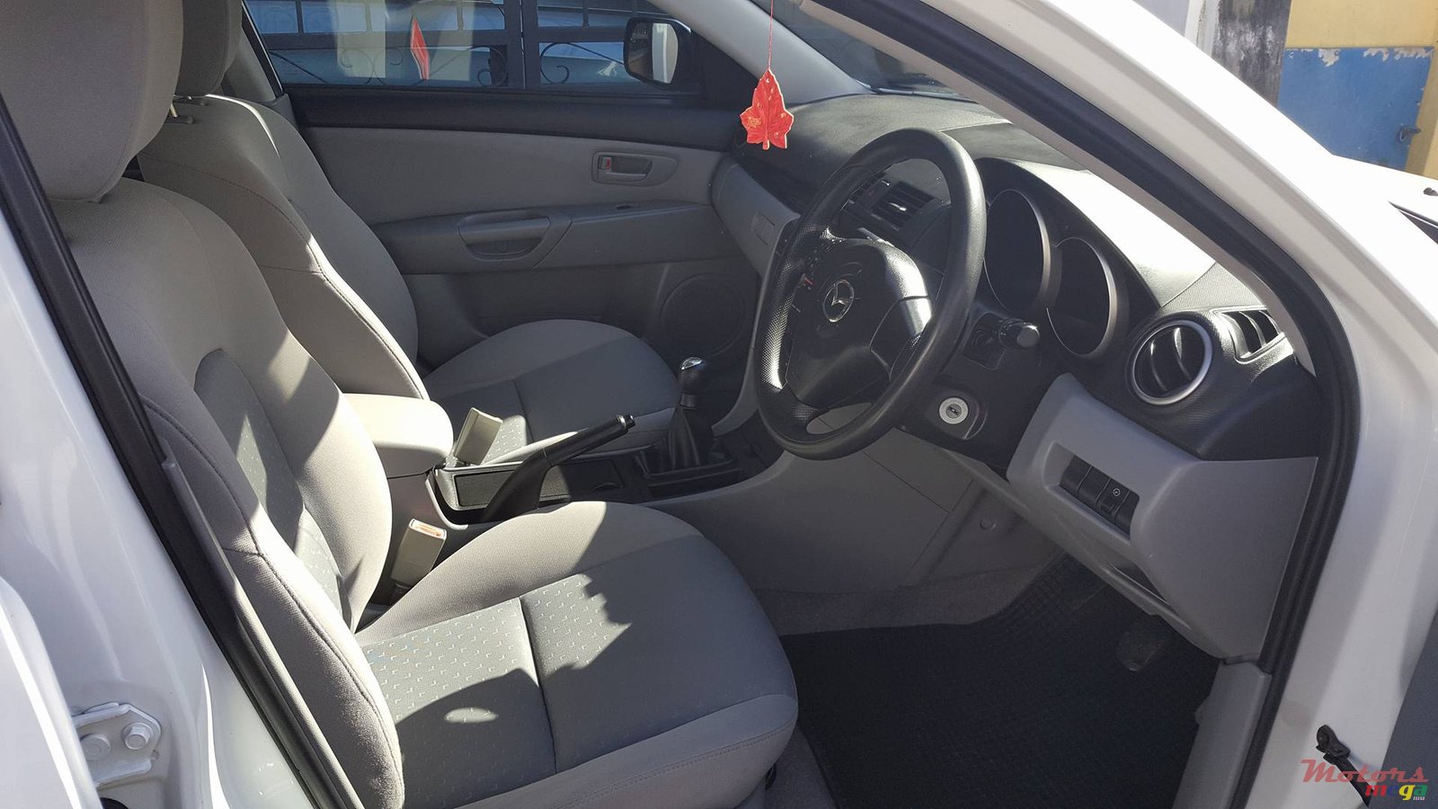 2005' Mazda Axela photo #4