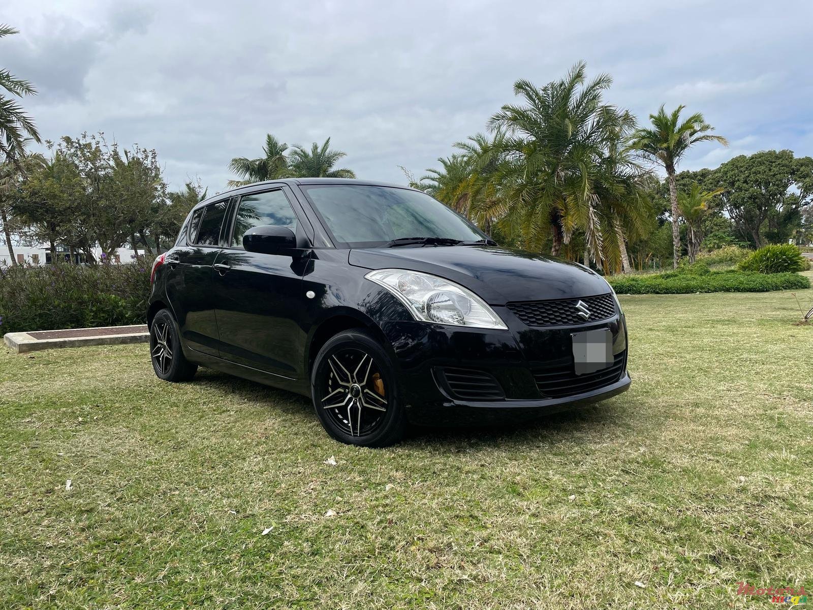 2013' Suzuki Swift photo #1