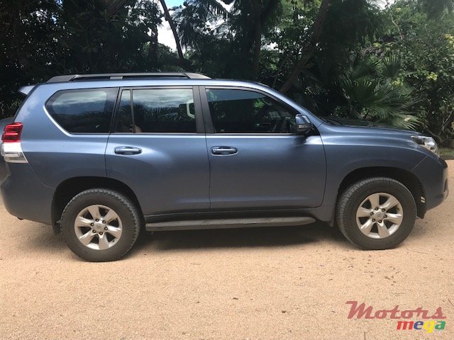 2011' Toyota Land Cruiser Prado photo #4