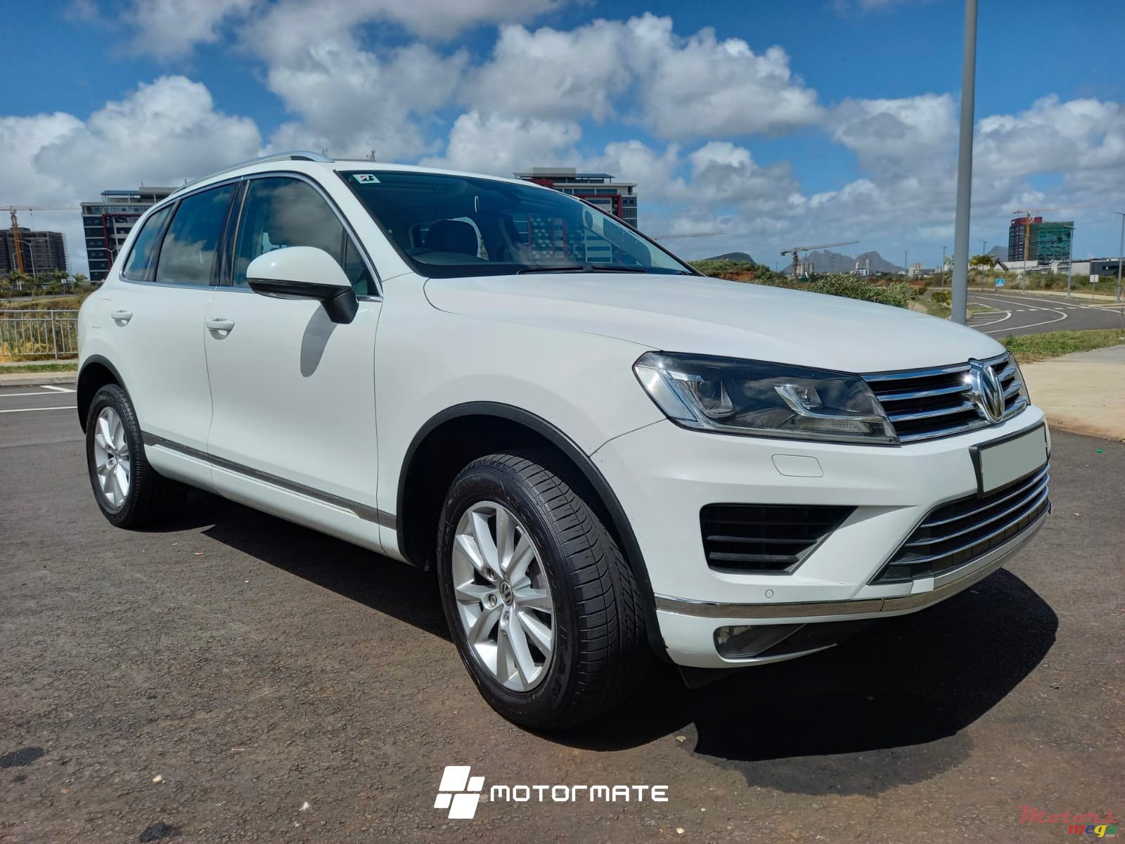 2015' Volkswagen Touareg 2 TDI photo #1