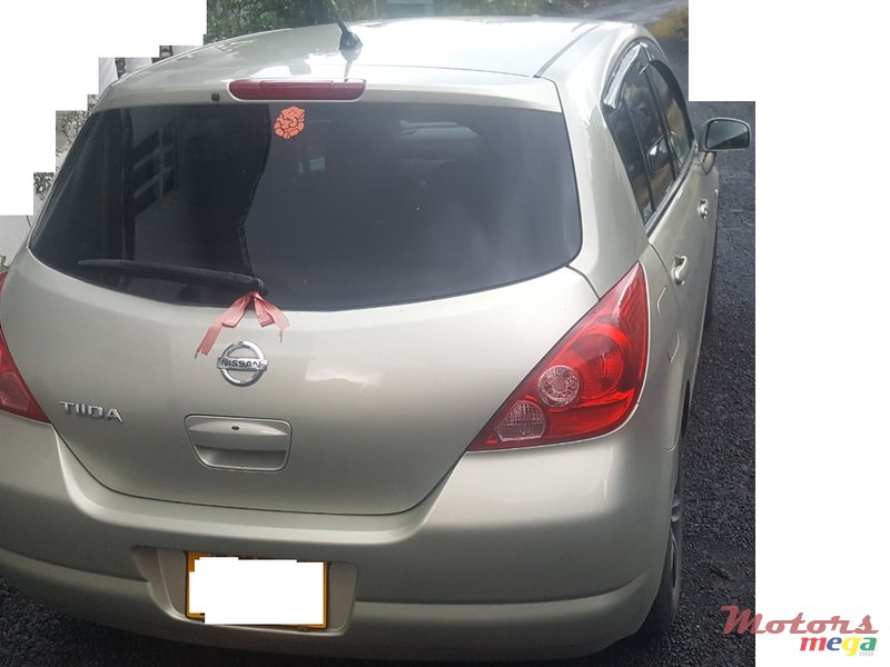 2006' Nissan Tiida Saloon photo #6