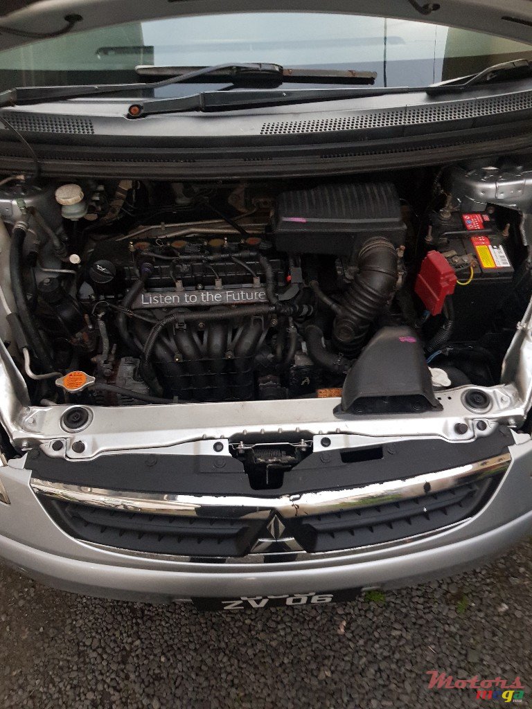 2006' Mitsubishi Colt photo #3