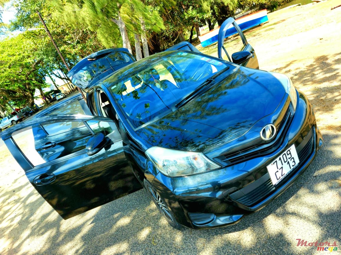 2013' Toyota Vitz photo #1