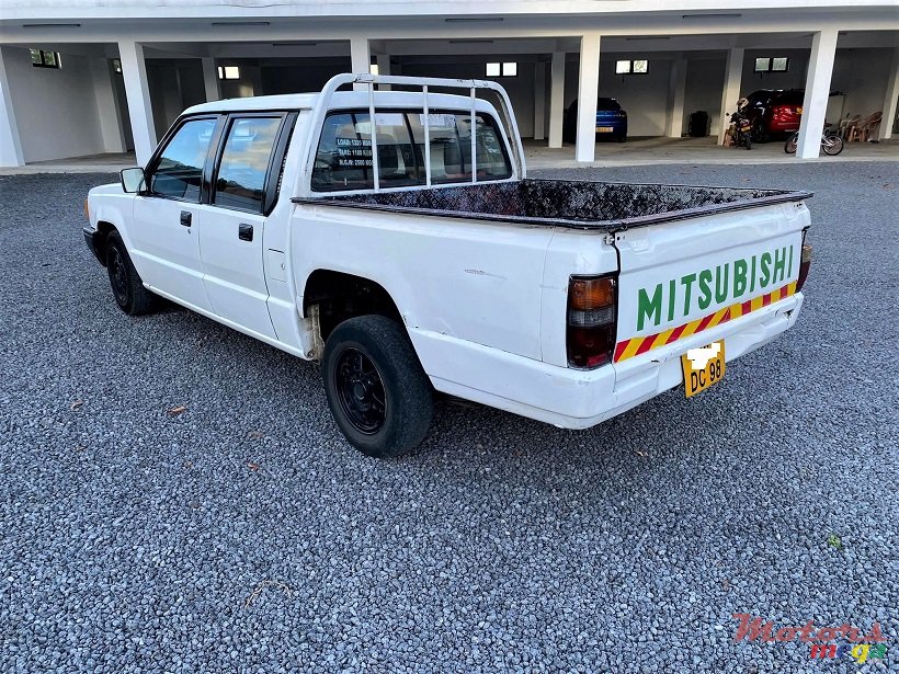 1998' Mitsubishi L 200 2X4 Manual 2.5L photo #2