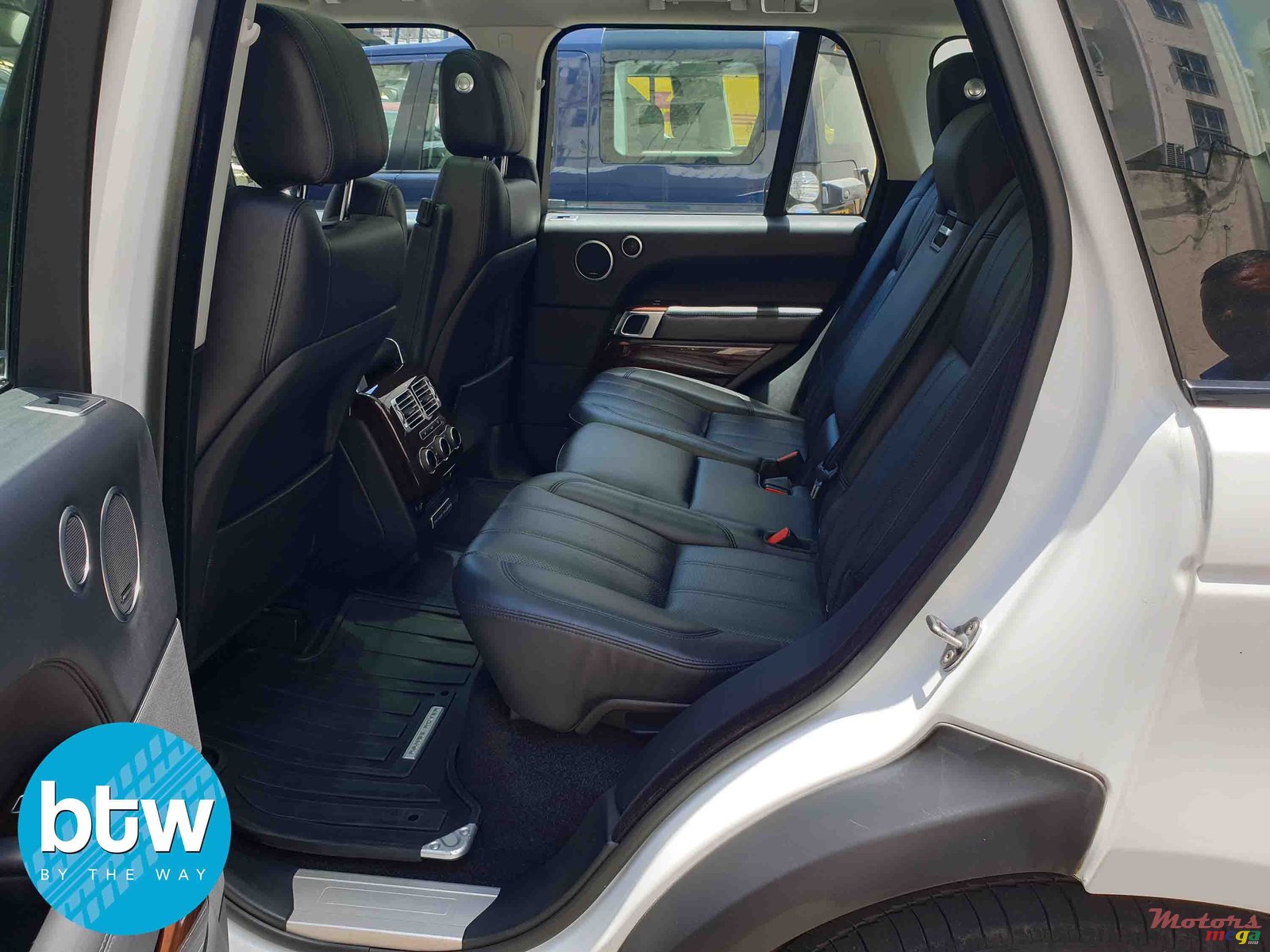 2015' Land Rover Range Rover Vogue TDV6 photo #4