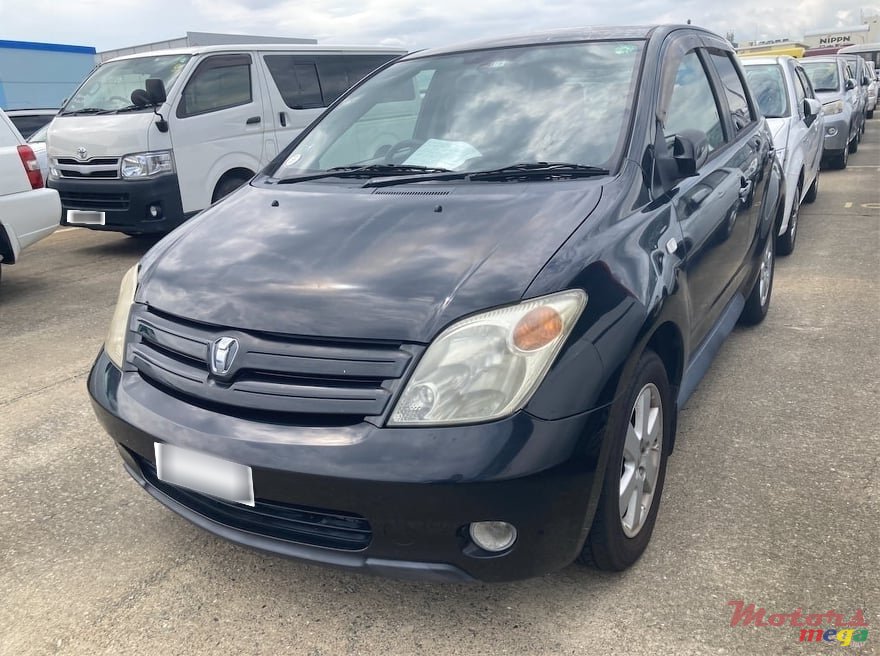 2006' Toyota Ist photo #2