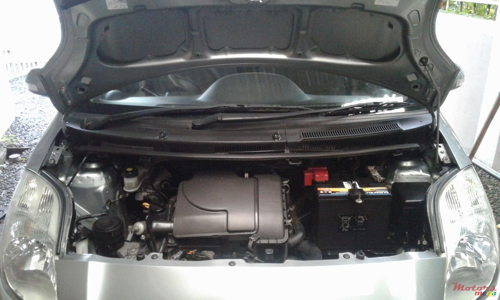 2010' Toyota Vitz photo #7