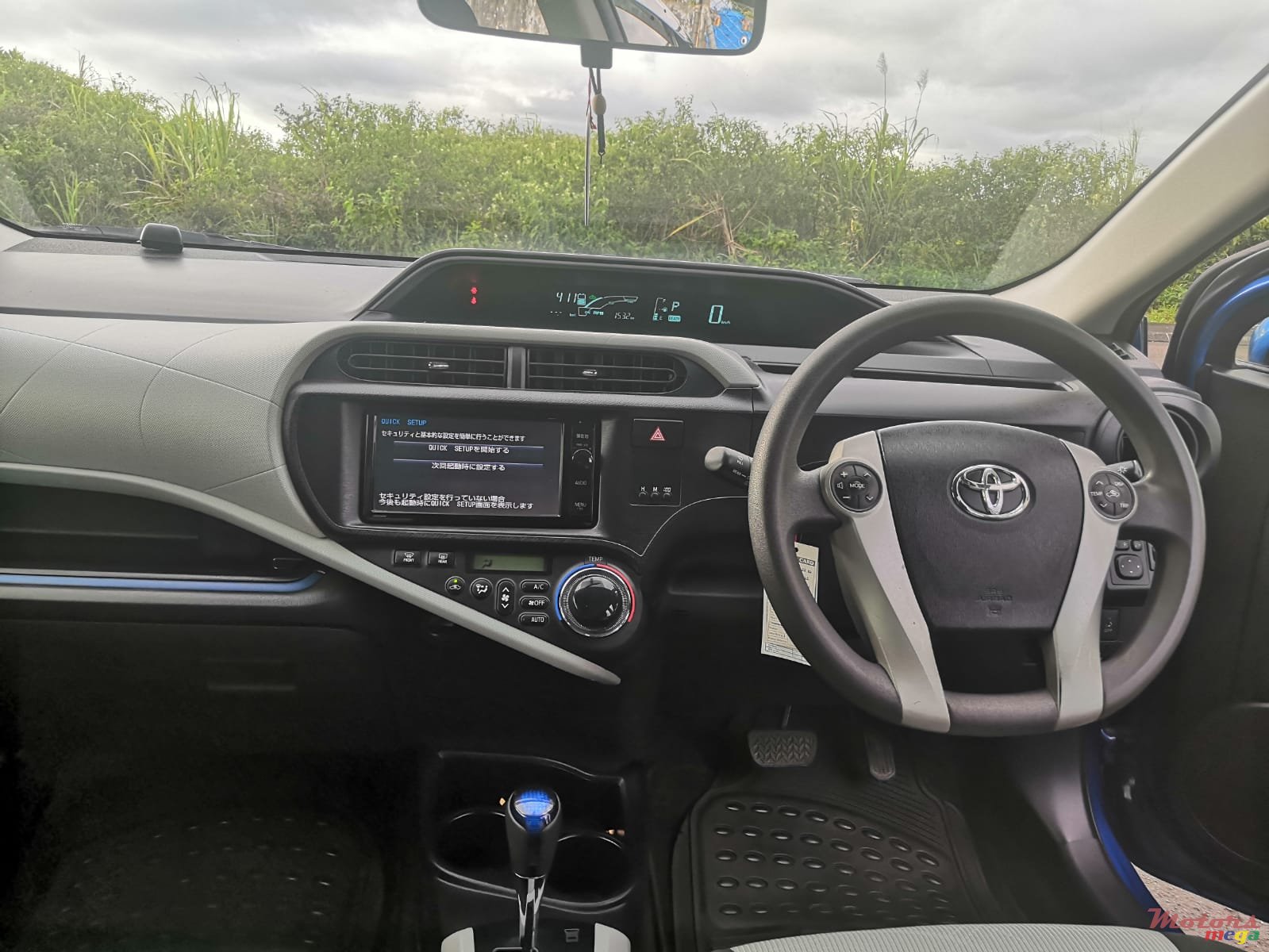 2014' Toyota Aqua Hybrid photo #3