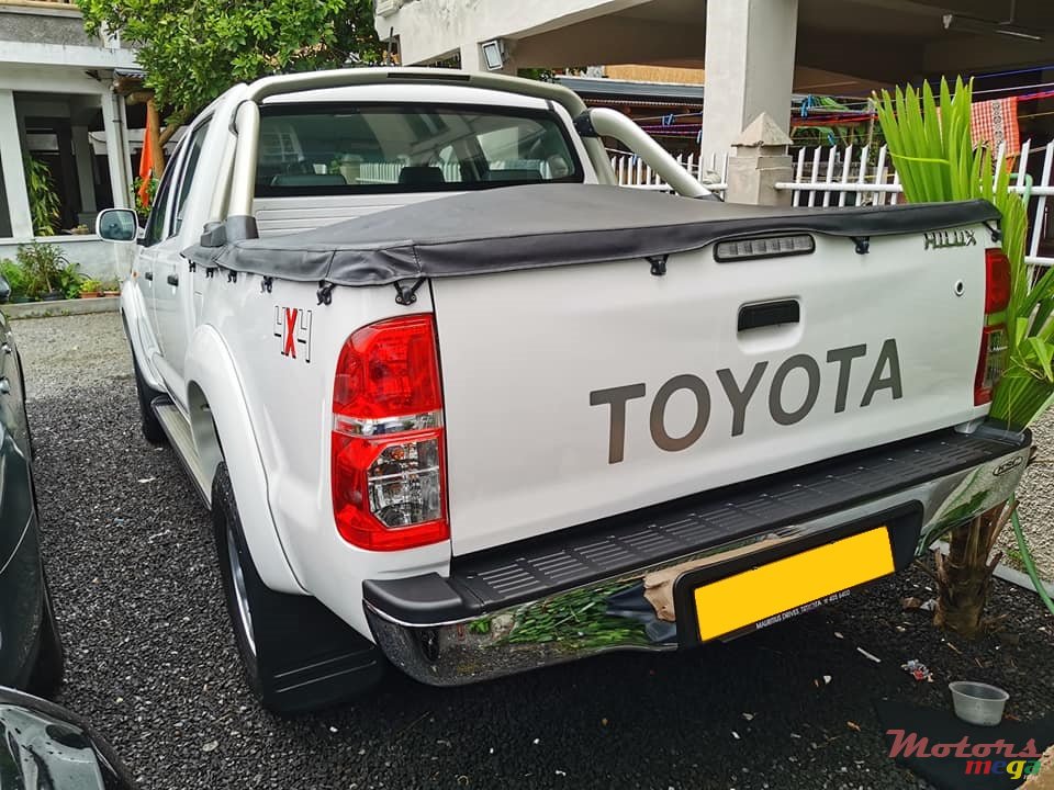 2013' Toyota Hilux 2*4 photo #2