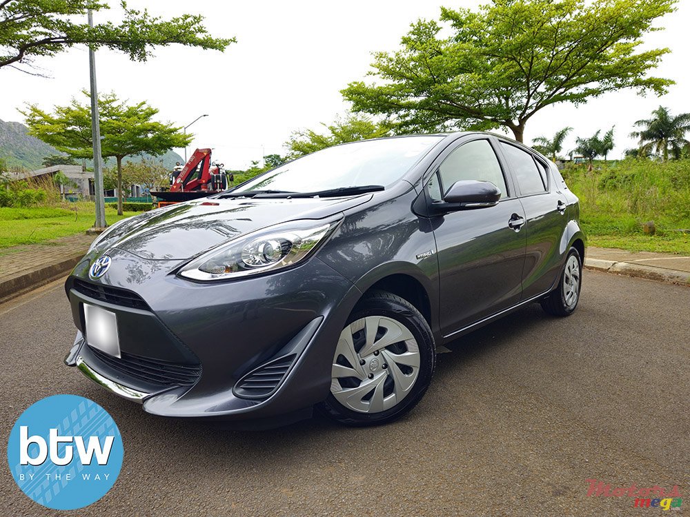 2019' Toyota Aqua photo #2