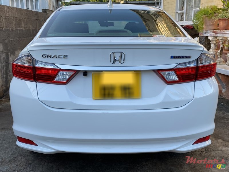 2015' Honda Grace photo #4