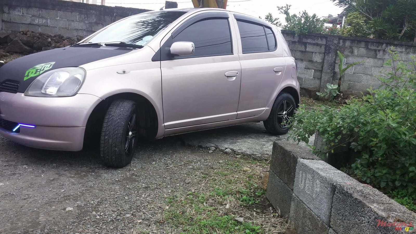 2000' Toyota Vitz photo #2