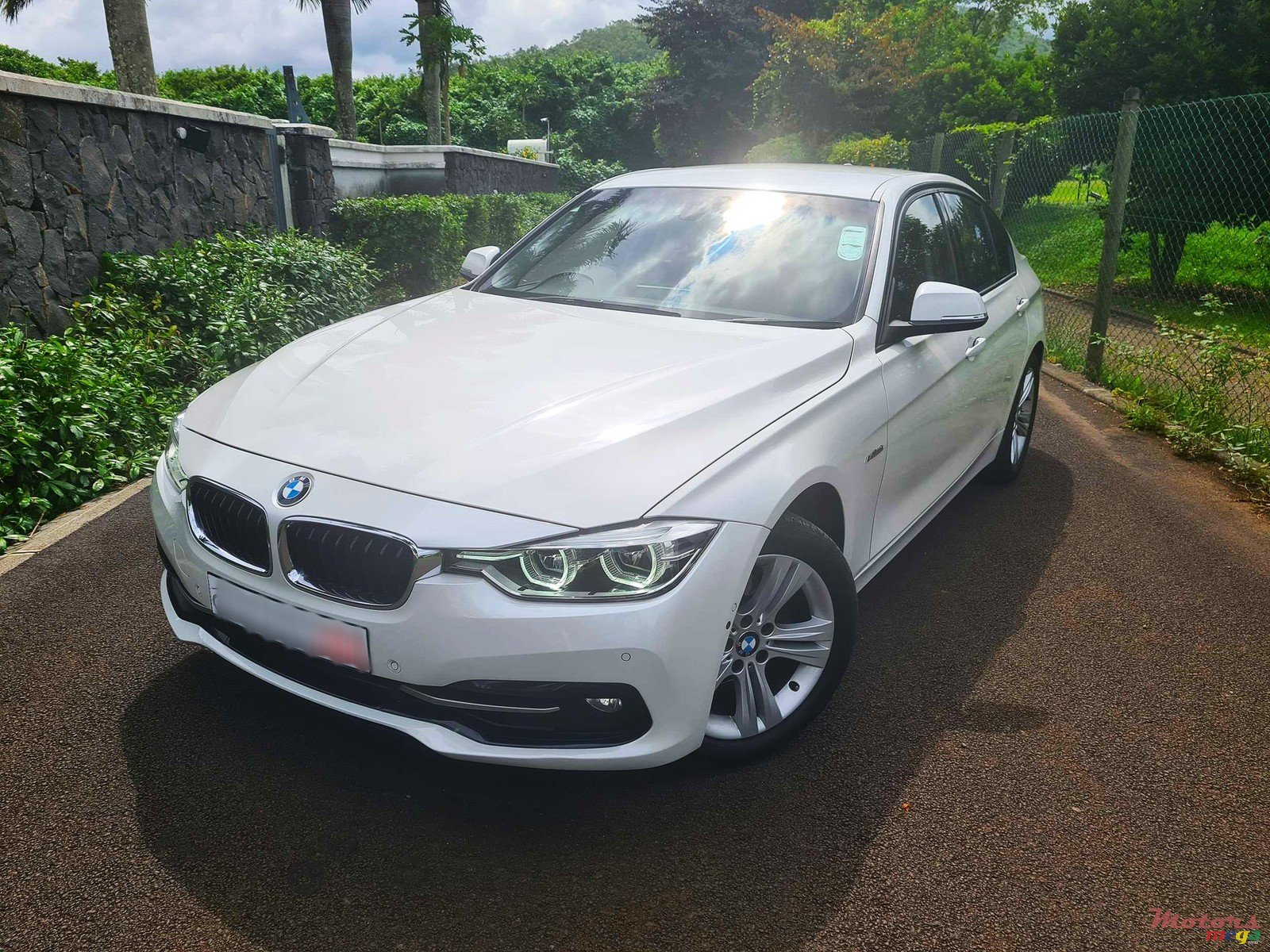 2017' BMW 318 i Sport Line photo #2