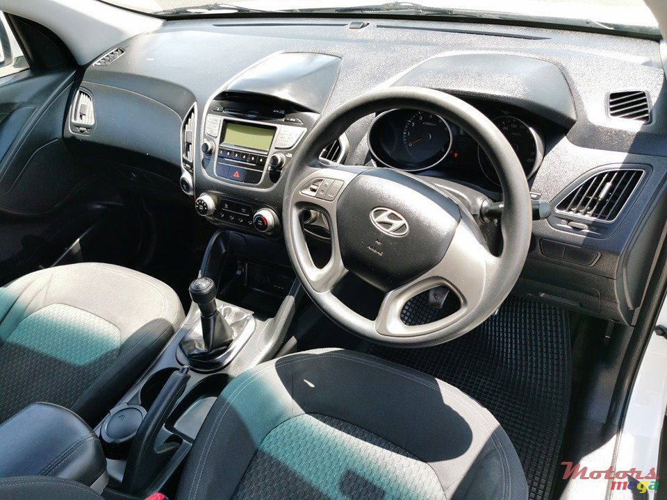 2011' Hyundai ix35 photo #4