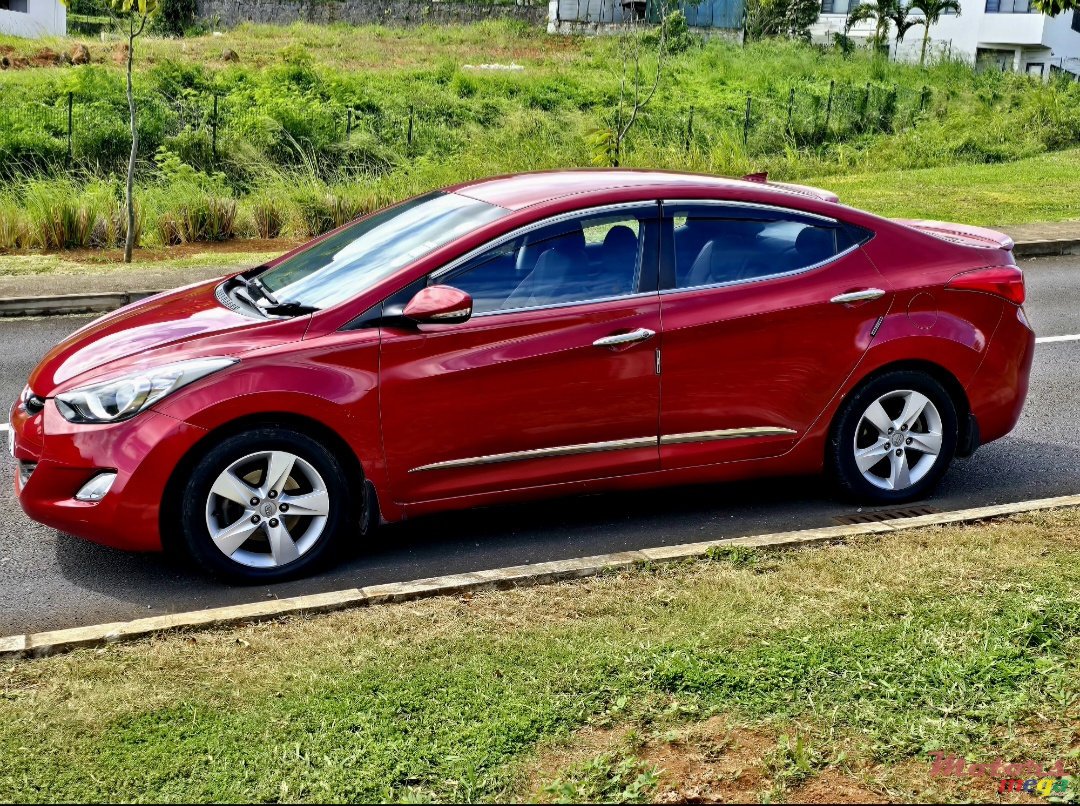 2012' Hyundai Elantra photo #4