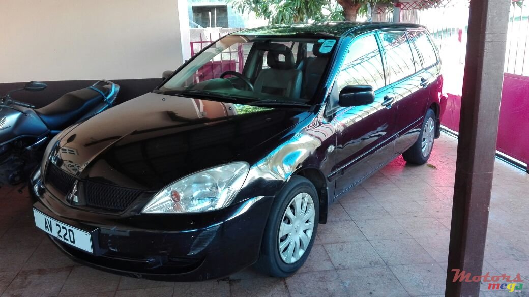 2007' Mitsubishi Lancer Stationwagon, 5-seater/autovan photo #1