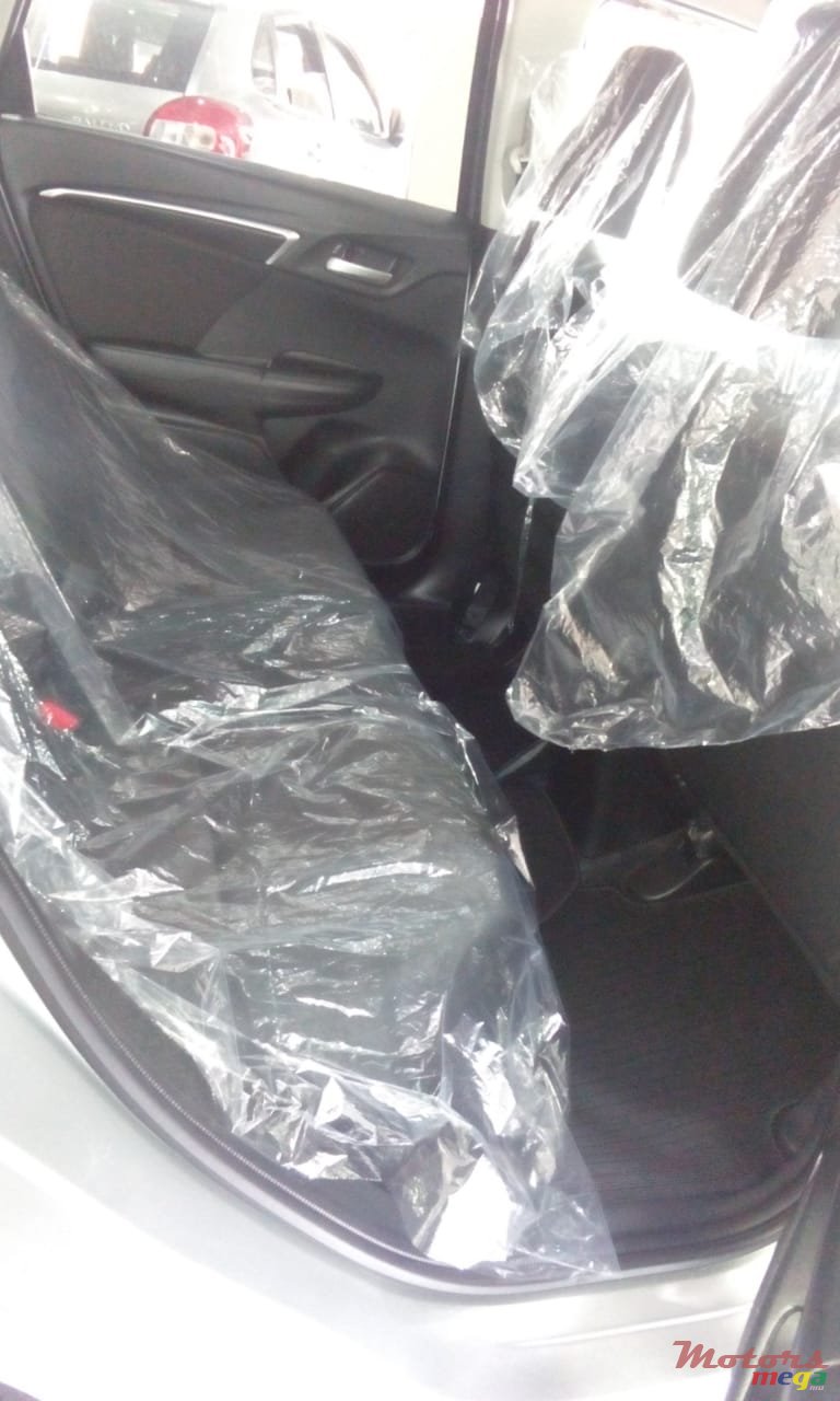 2016' Honda Fit Hybrid F package photo #4