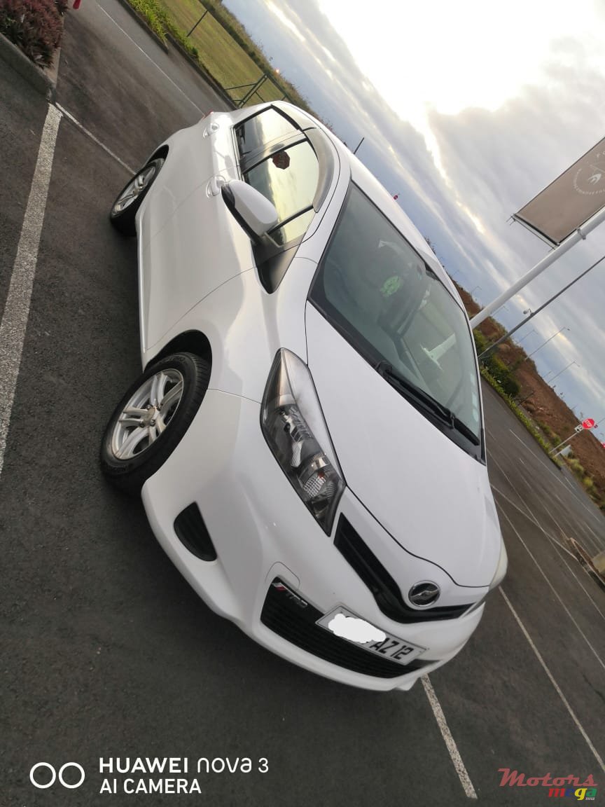 2012' Toyota Vitz 1300cc photo #1
