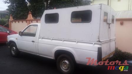 1990' Nissan Pickup photo #2