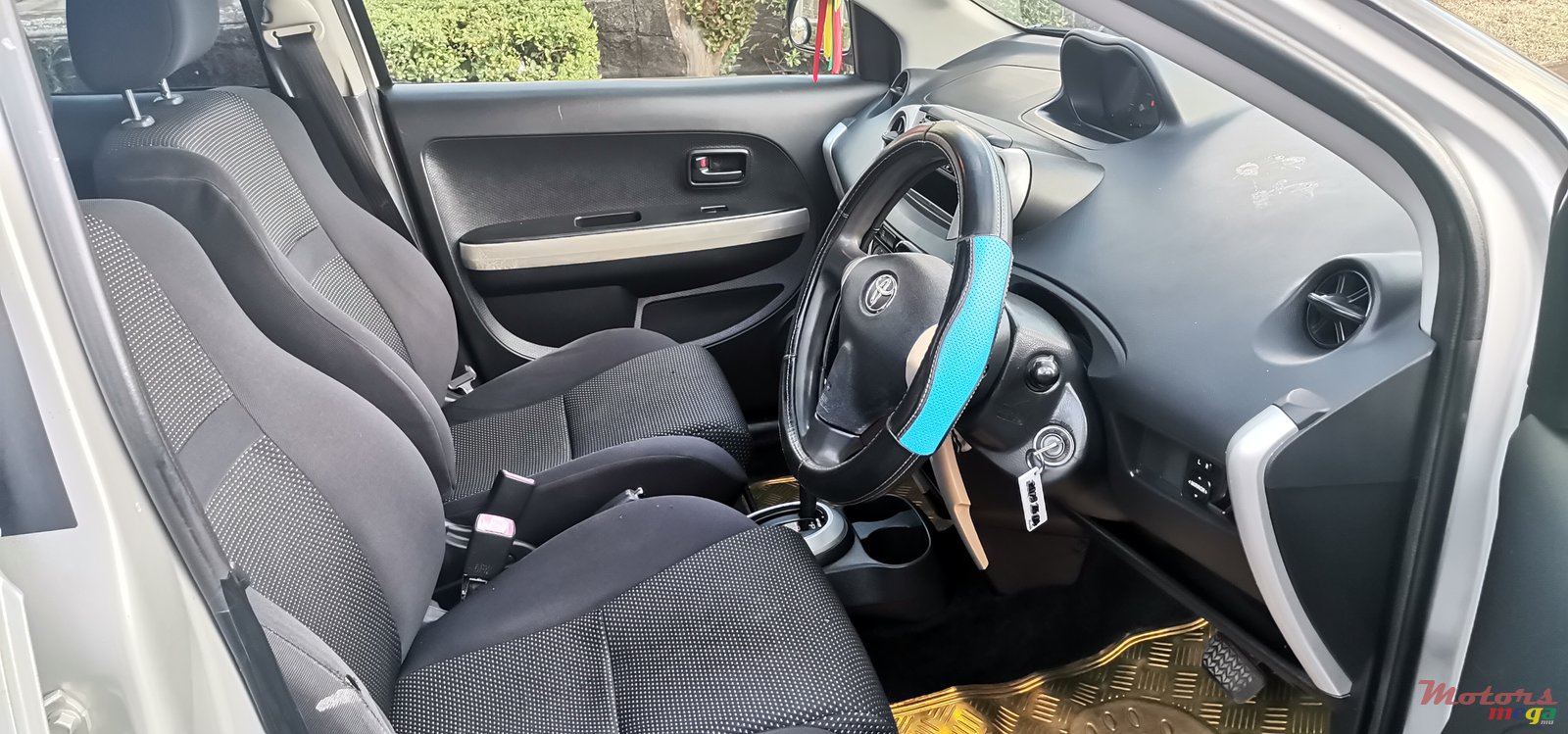 2004' Toyota IST photo #2