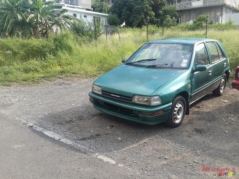 1990' Daihatsu Charade G100 photo #1