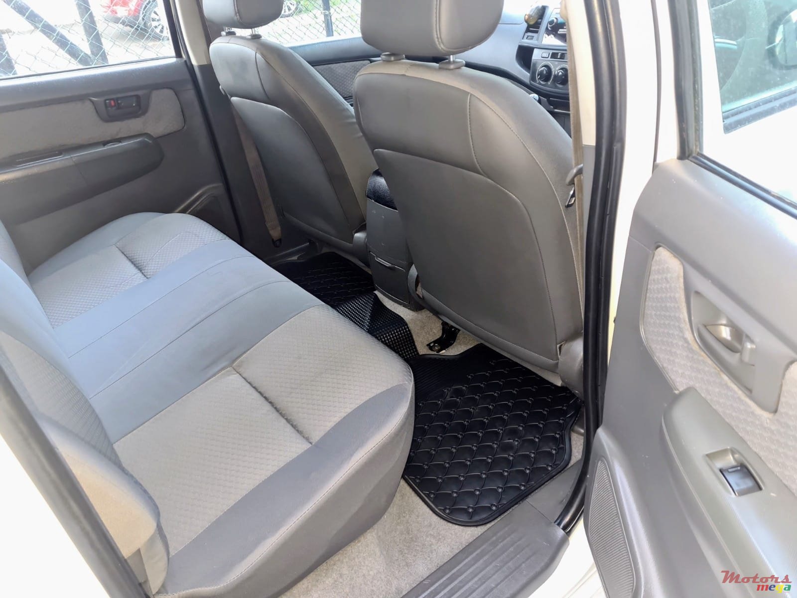 2014' Toyota Hilux photo #3