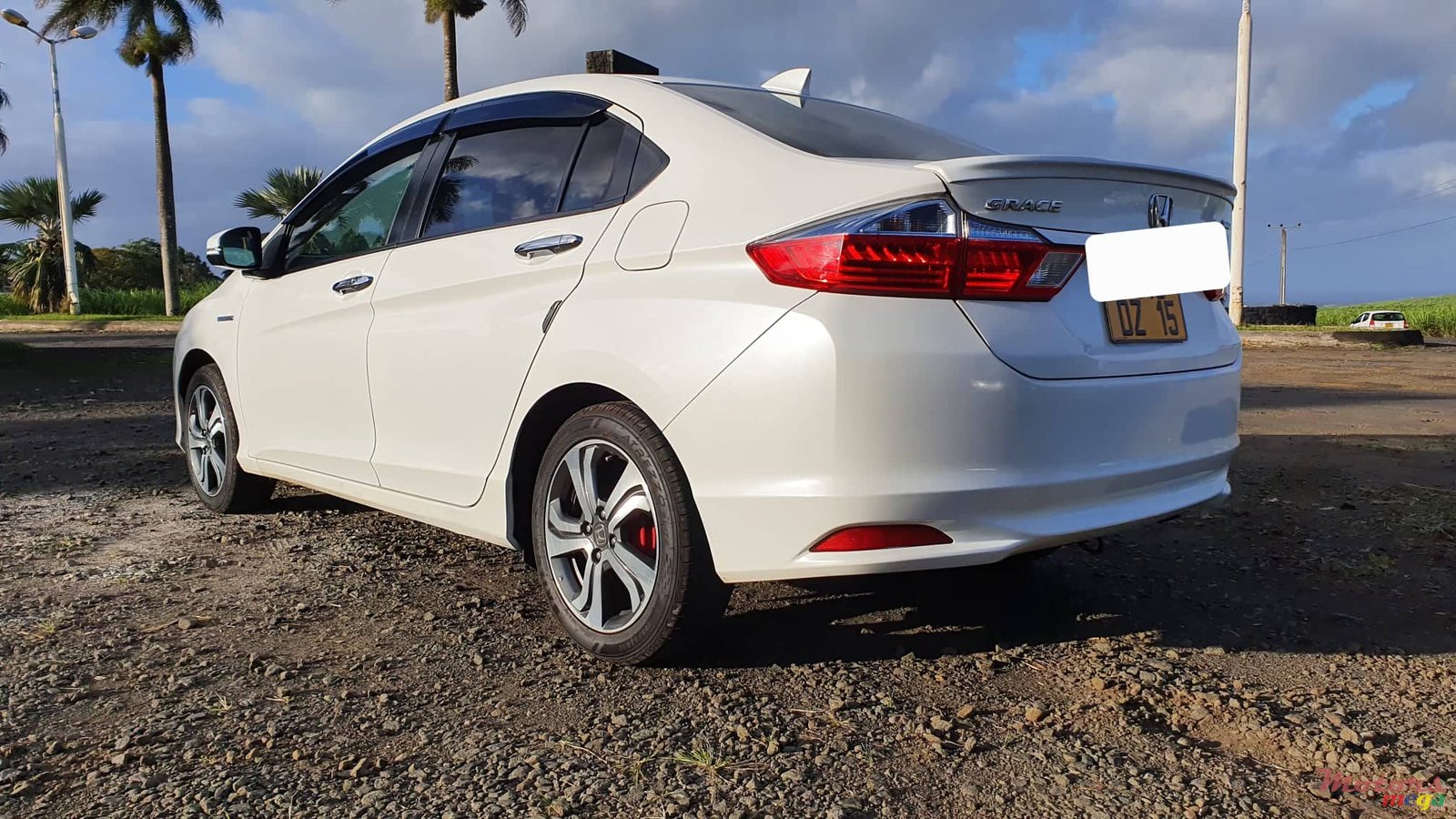 2015' Honda Grace Hybrid Full Option photo #3