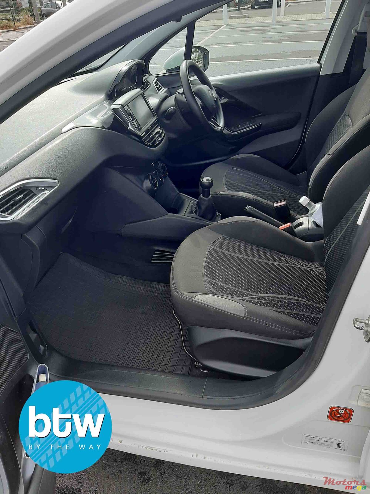 2013' Peugeot 208 photo #5