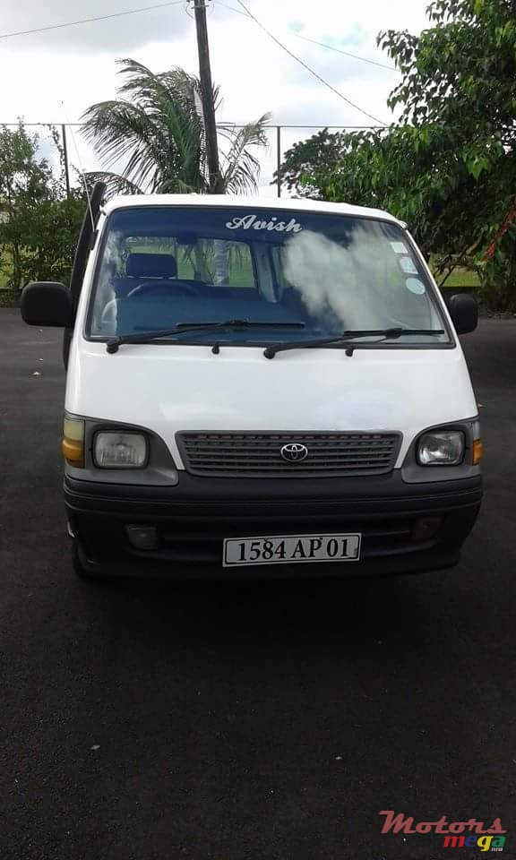 2001' Toyota Hiace photo #2