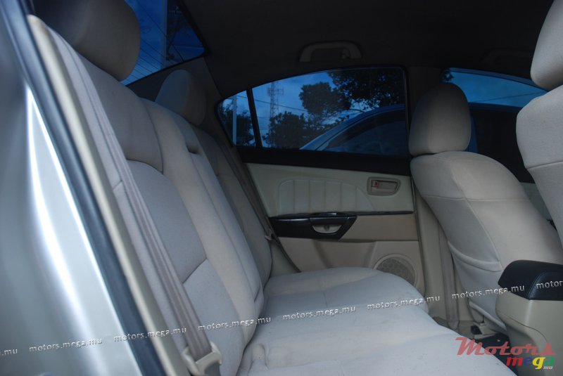 2004' Mazda photo #4