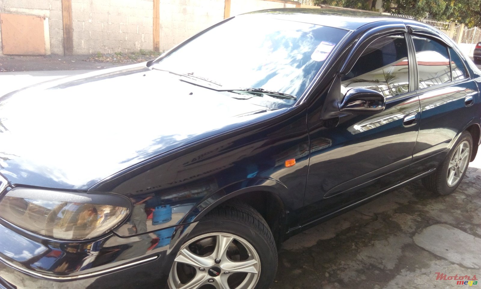 2004' Nissan photo #1