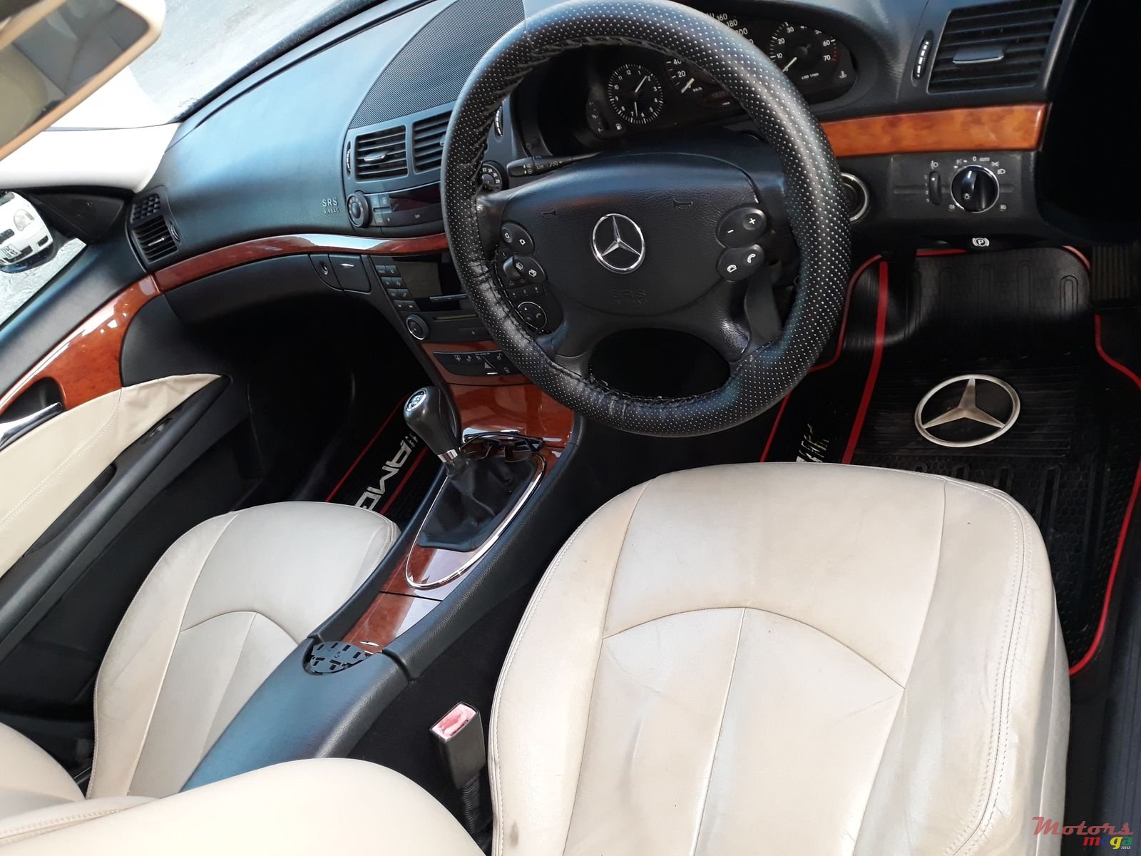 2009' Mercedes-Benz 200E photo #4