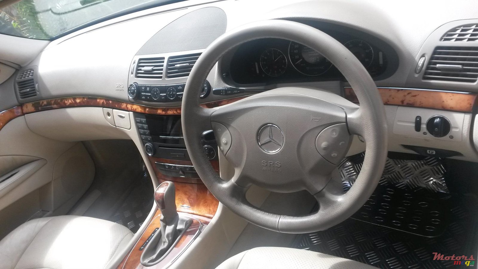 2007' Mercedes-Benz 320 photo #2