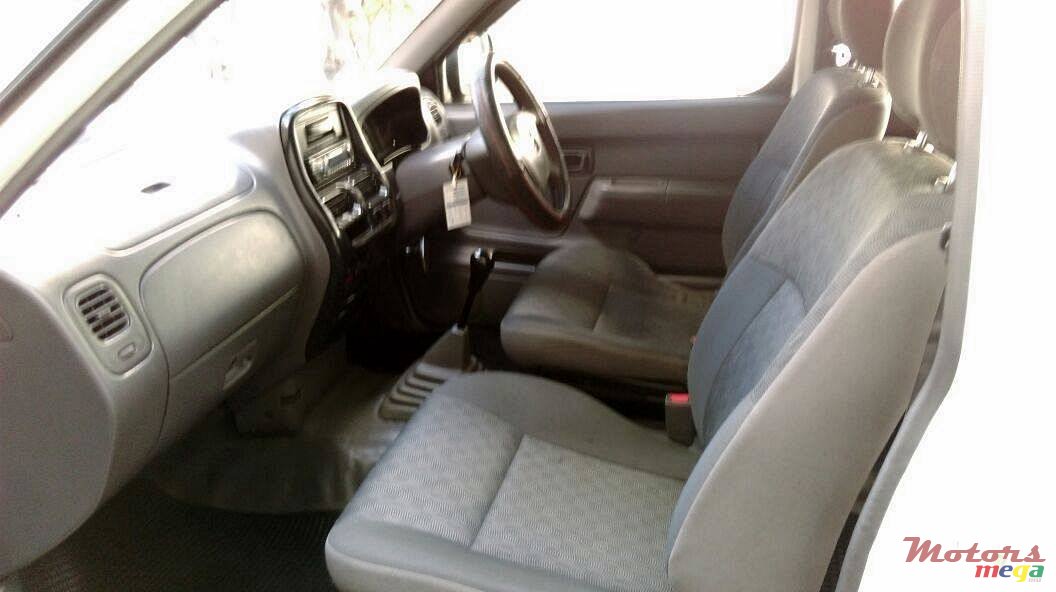 2010' Nissan Navara (54227164) photo #7