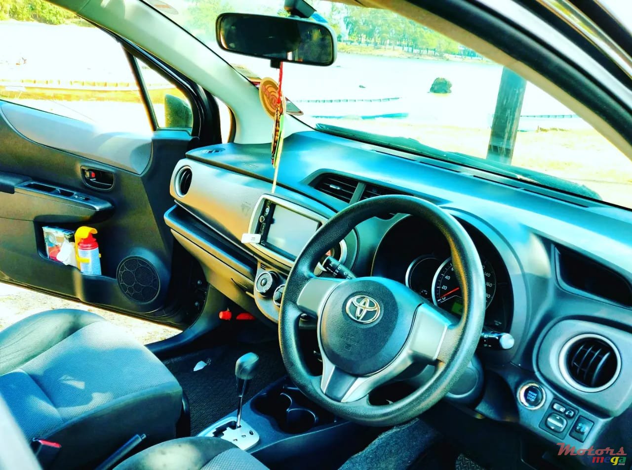 2013' Toyota Vitz photo #4