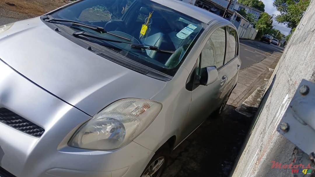 2007' Toyota Vitz photo #5