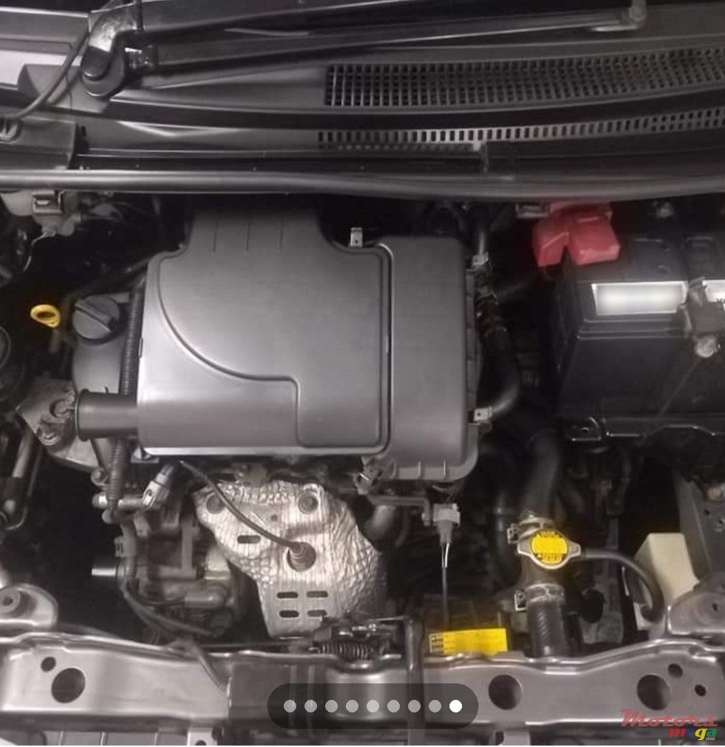 2012' Toyota Vitz photo #5