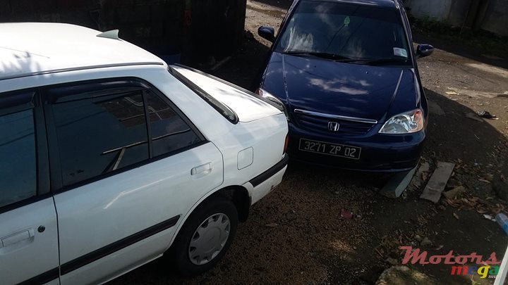 1994' Mazda 323 photo #2