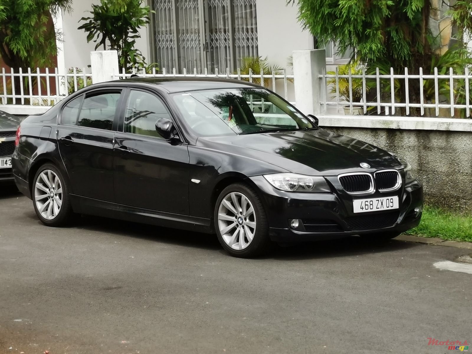 2009' BMW 320 photo #1