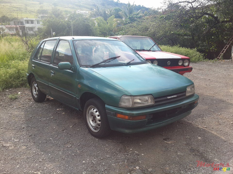 1990' Daihatsu Charade G100 photo #6